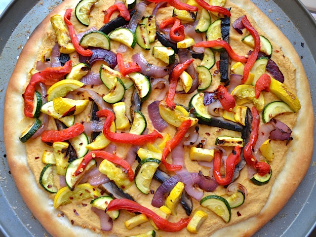 hummus and grilled vegetables pizza